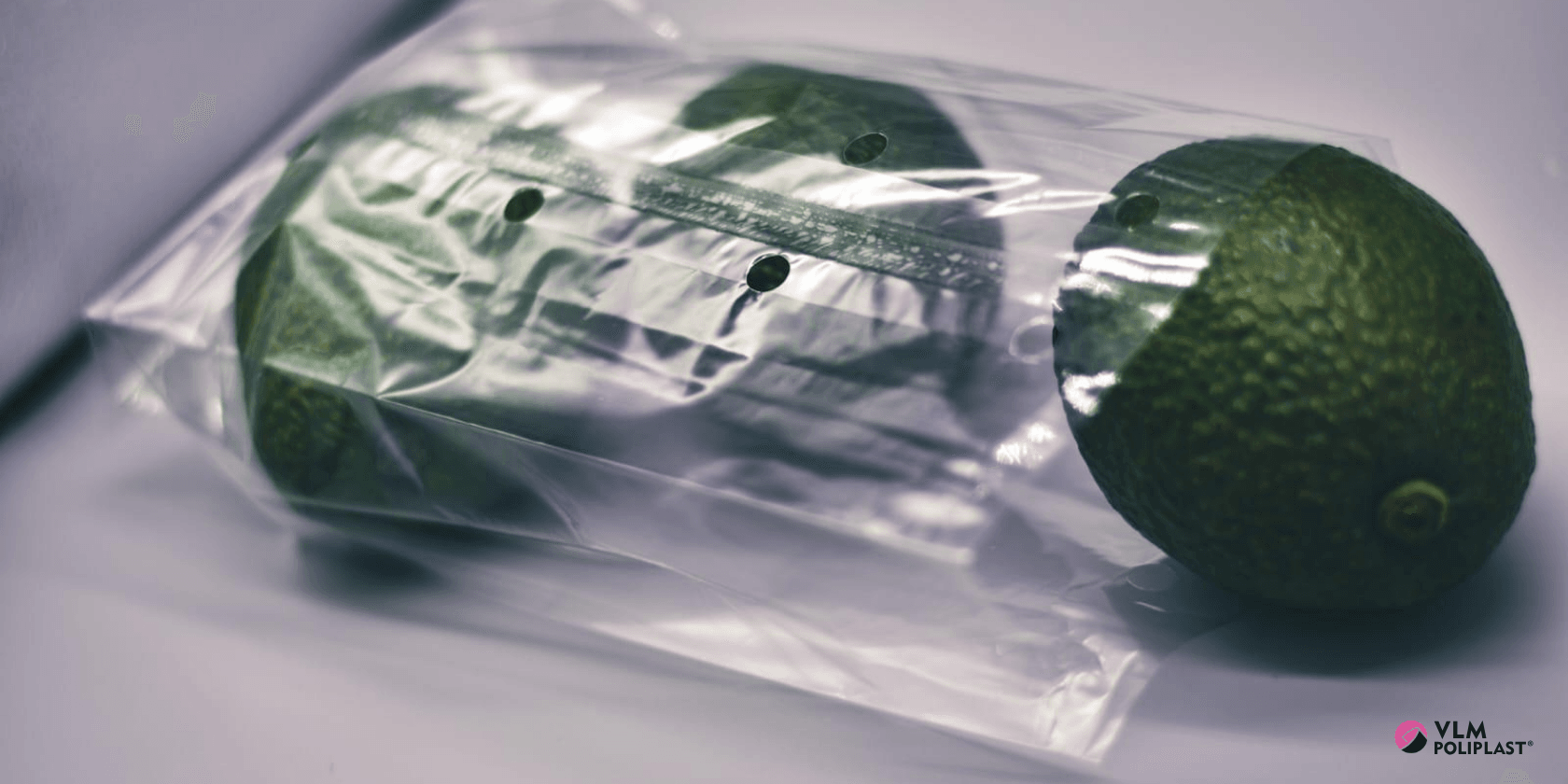 Flow-wrap pack of perforated film for avocados, with round ventilation holes